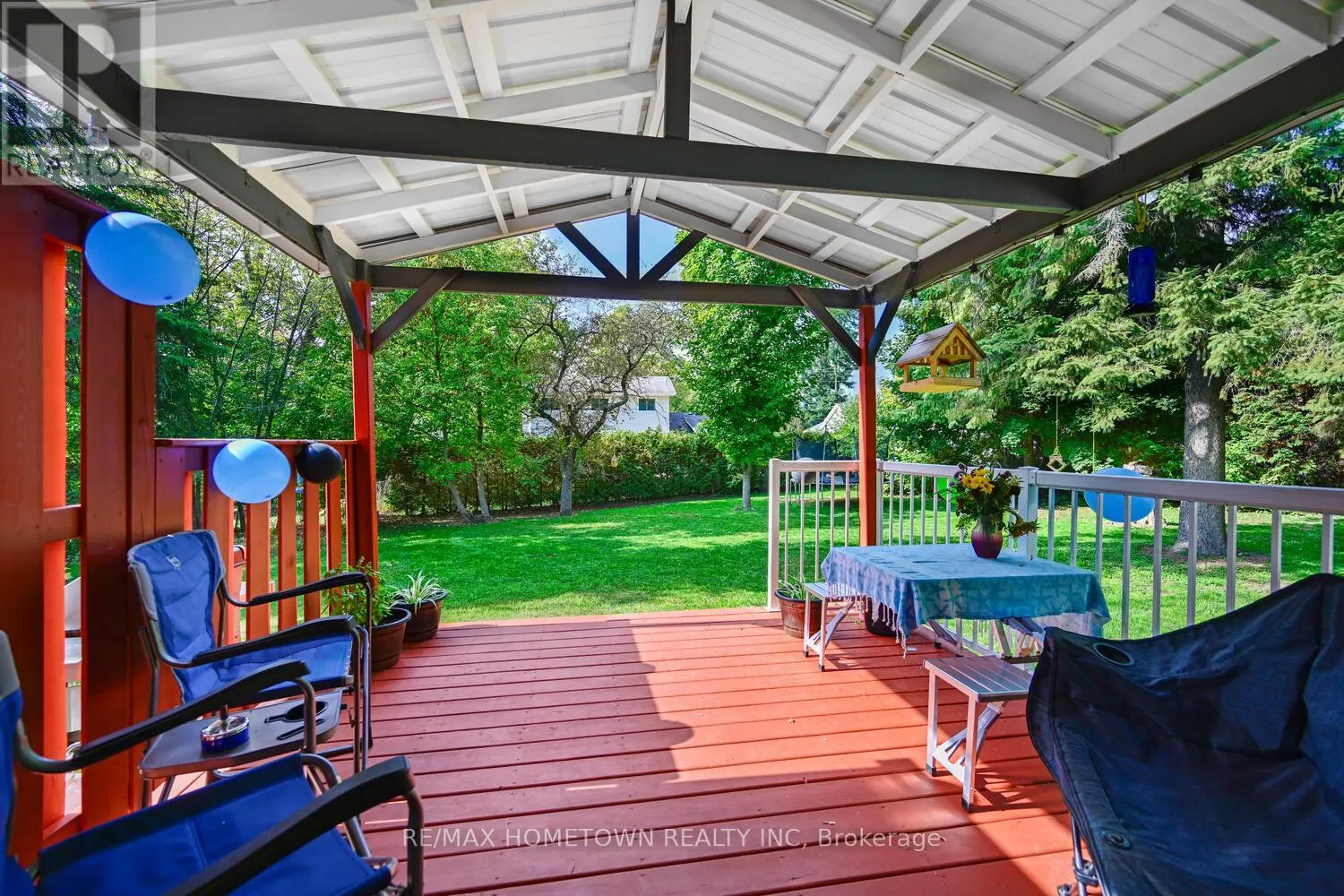 6 MAPLEWOOD CIRCLE