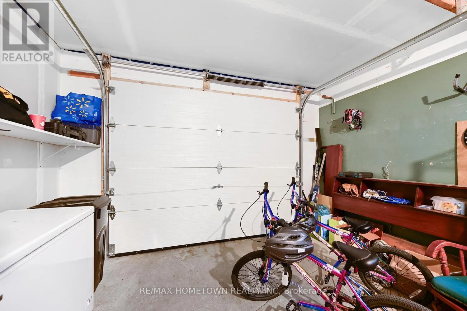 6 MAPLEWOOD CIRCLE