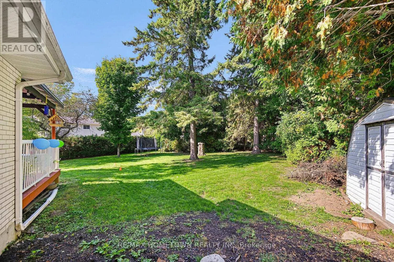 6 MAPLEWOOD CIRCLE