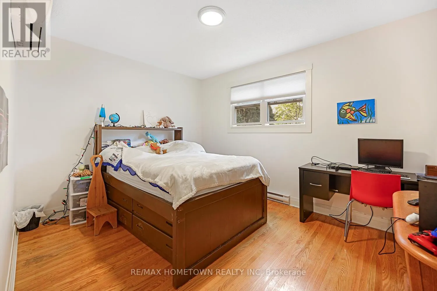 6 MAPLEWOOD CIRCLE