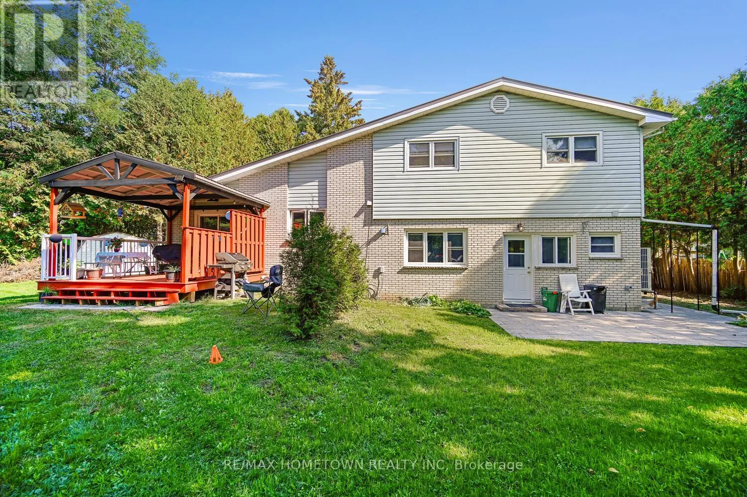 6 MAPLEWOOD CIRCLE