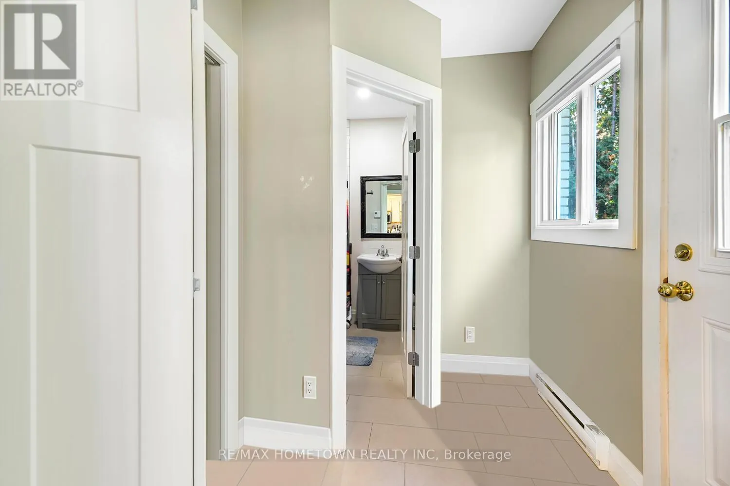 6 MAPLEWOOD CIRCLE