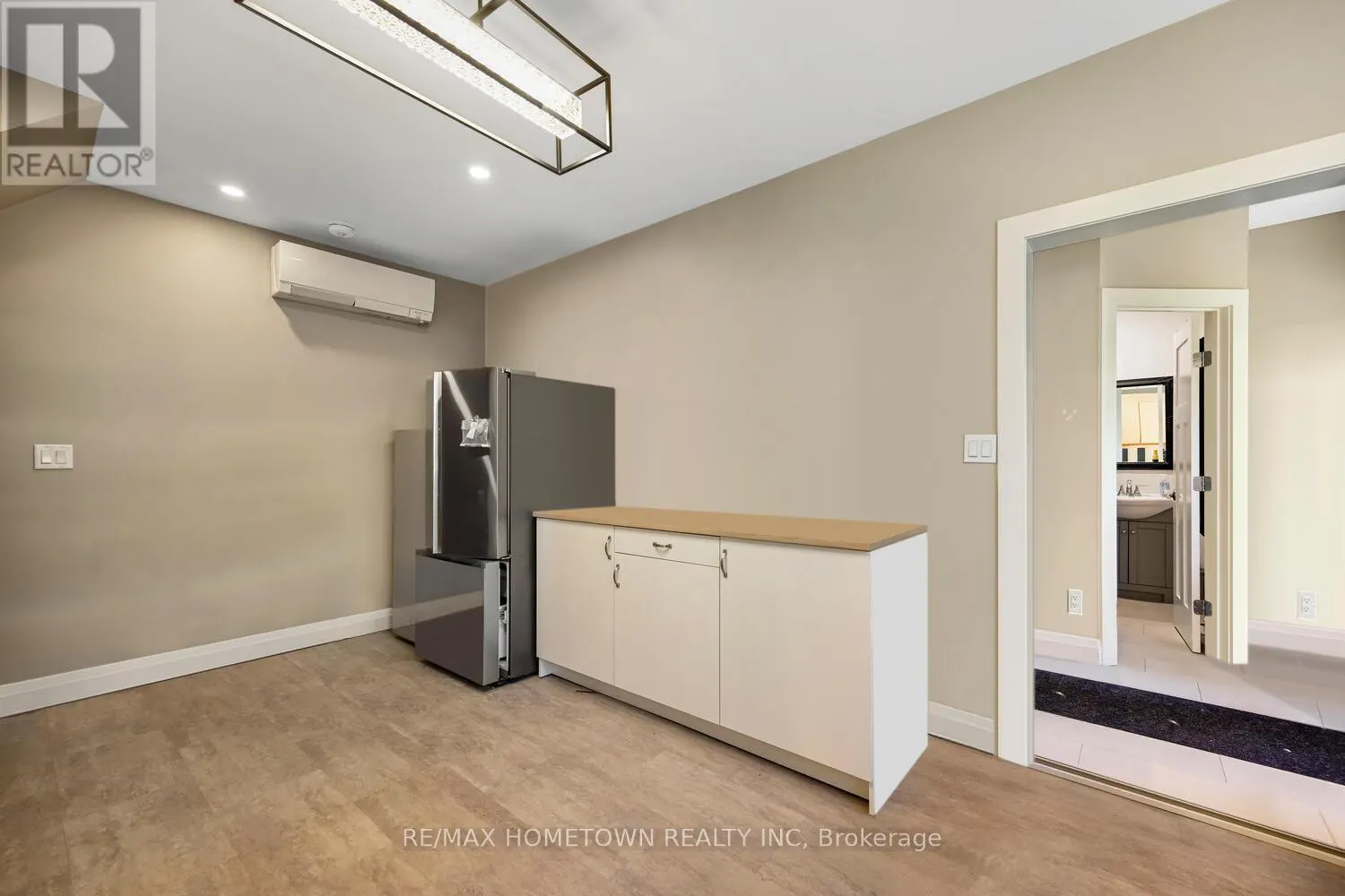 6 MAPLEWOOD CIRCLE