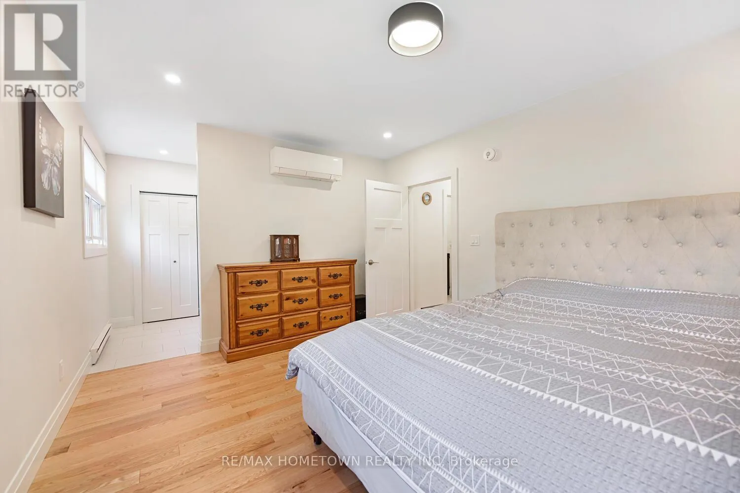 6 MAPLEWOOD CIRCLE