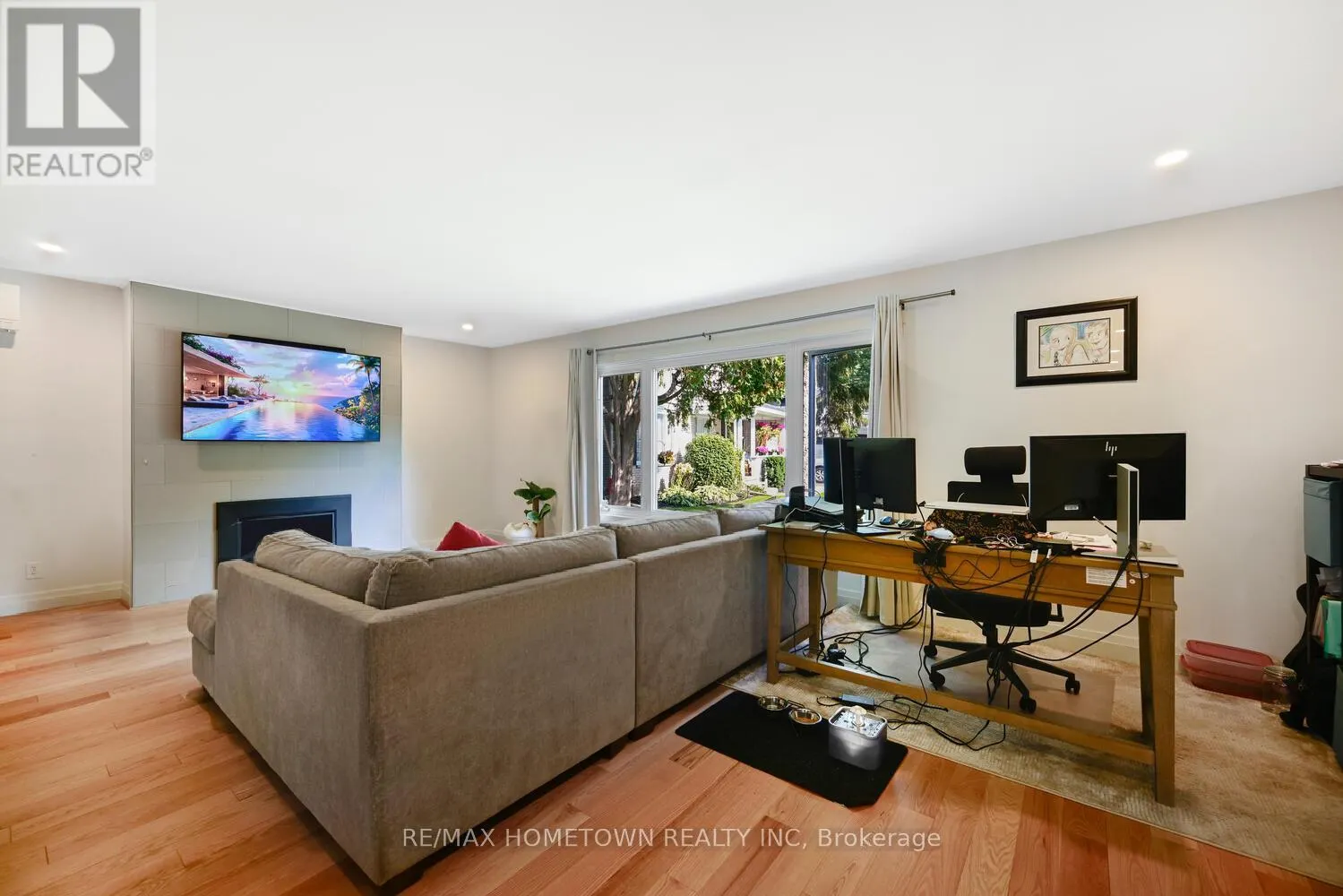 6 MAPLEWOOD CIRCLE
