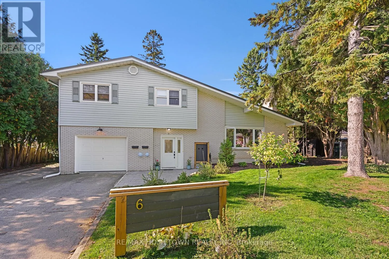 6 MAPLEWOOD CIRCLE
