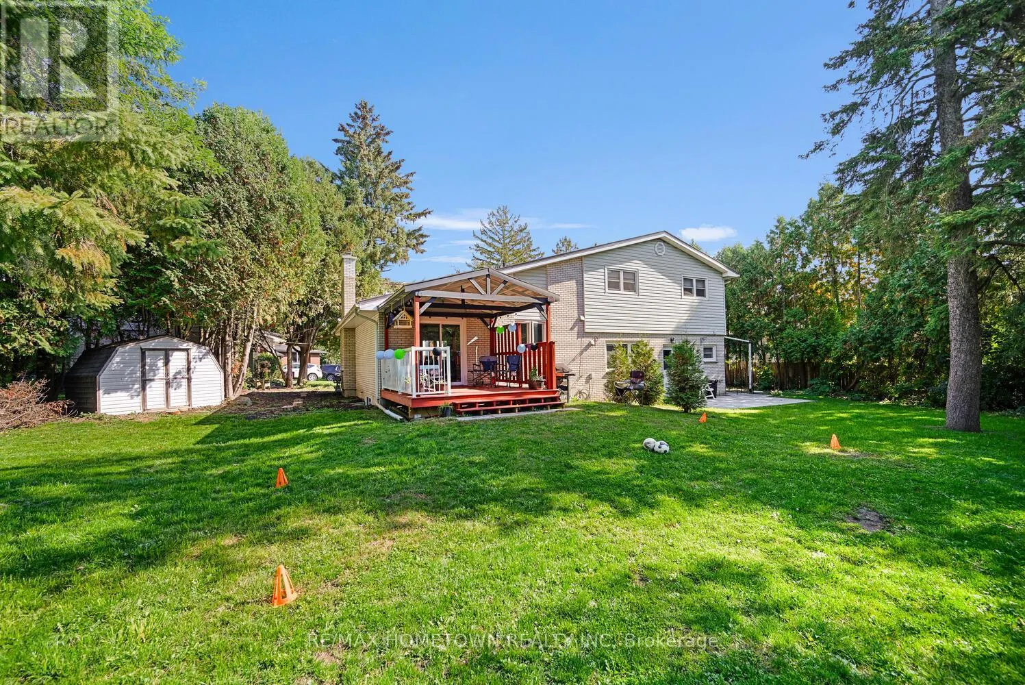 6 MAPLEWOOD CIRCLE