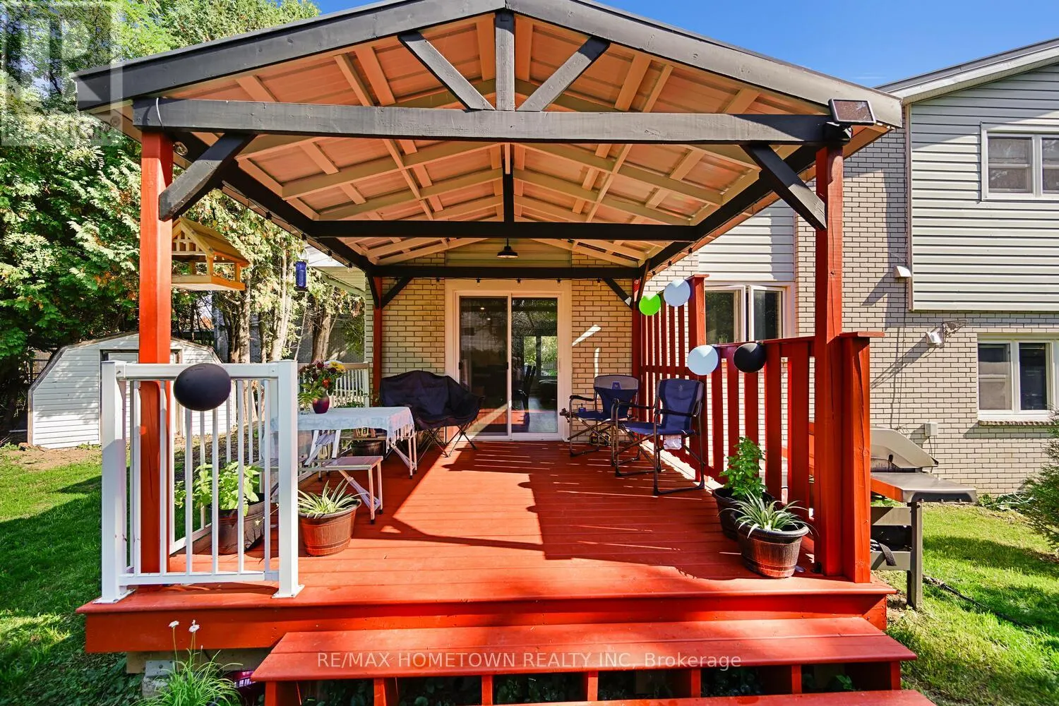 6 MAPLEWOOD CIRCLE