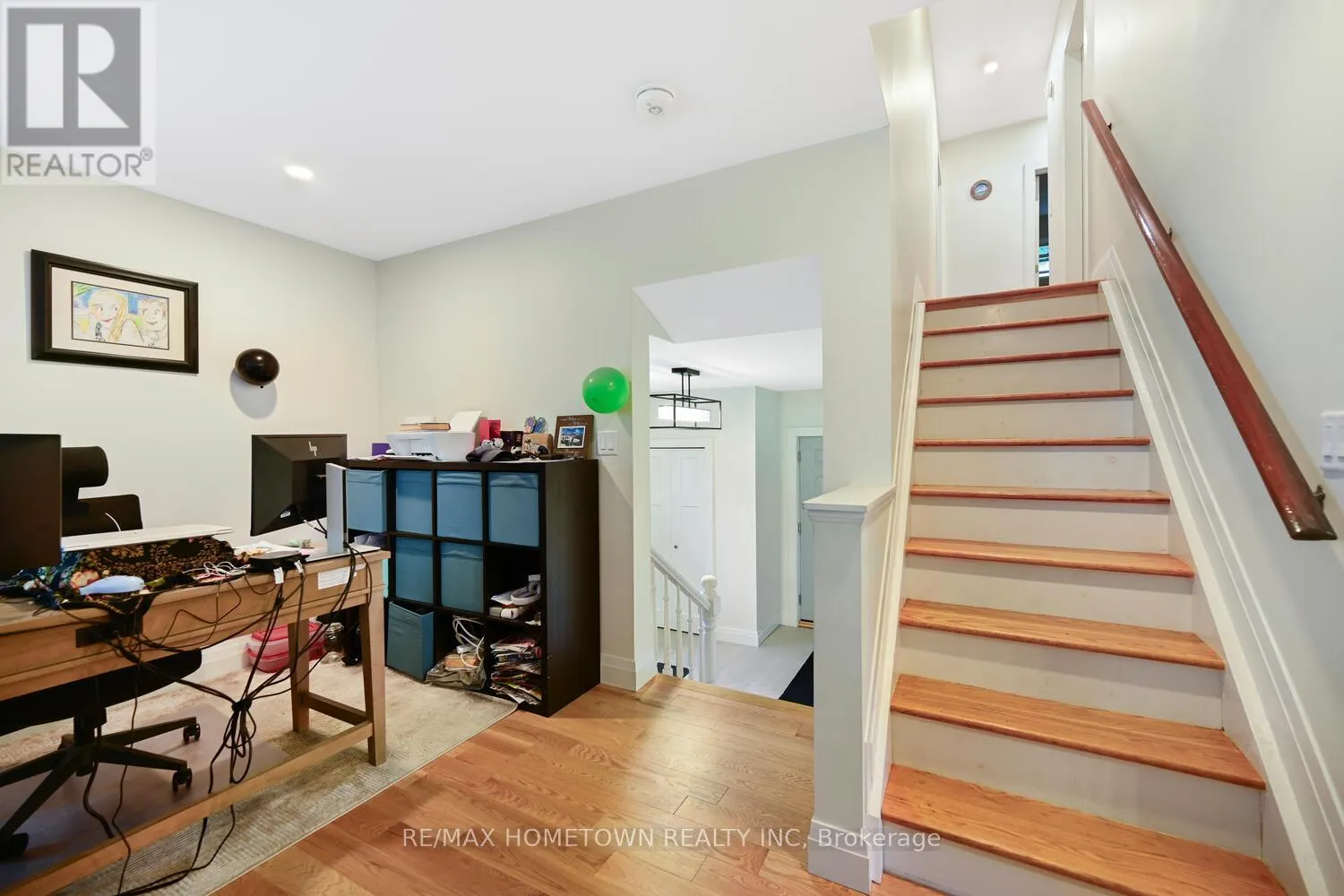 6 MAPLEWOOD CIRCLE