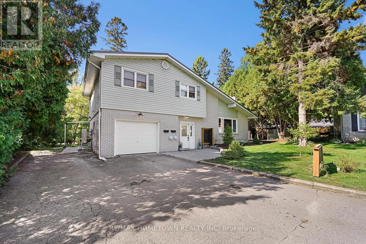 6 MAPLEWOOD CIRCLE