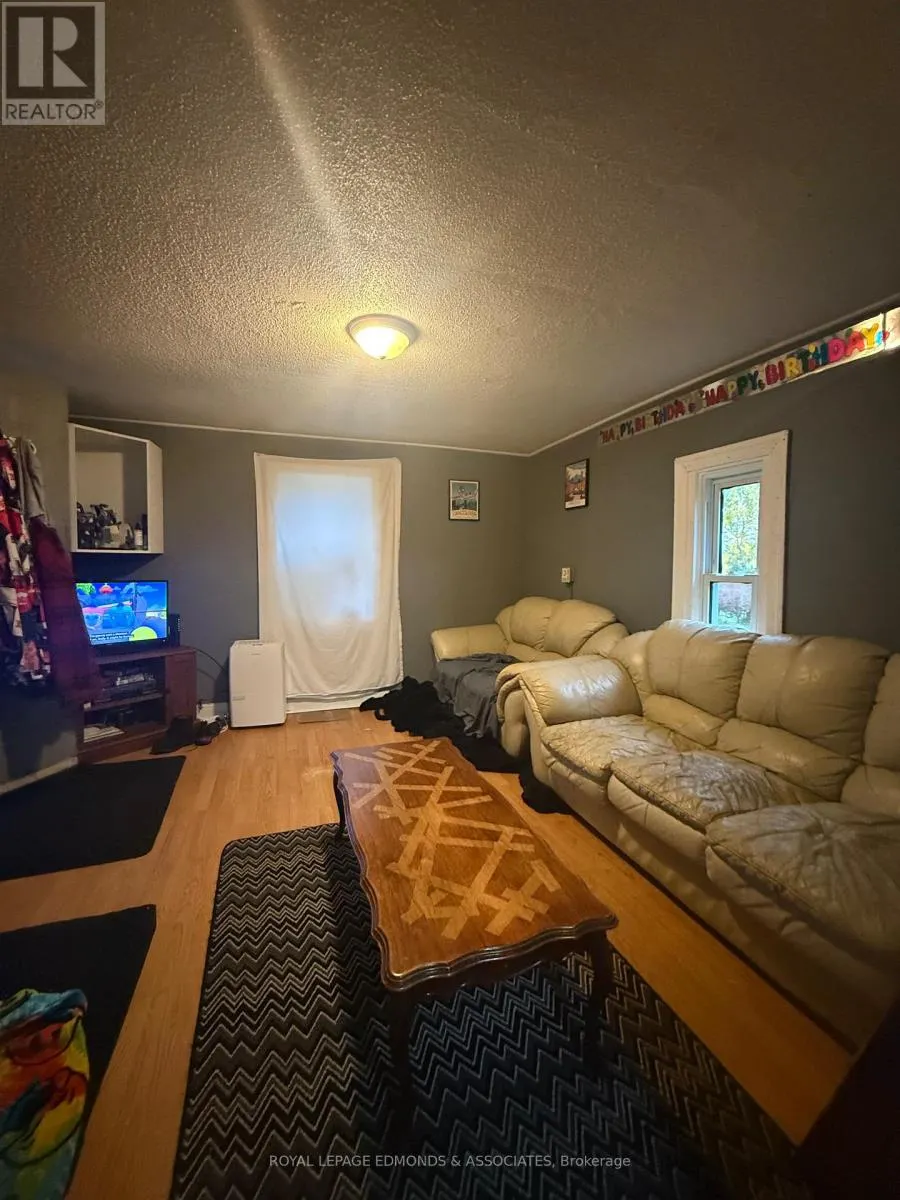 475 PEMBROKE STREET W