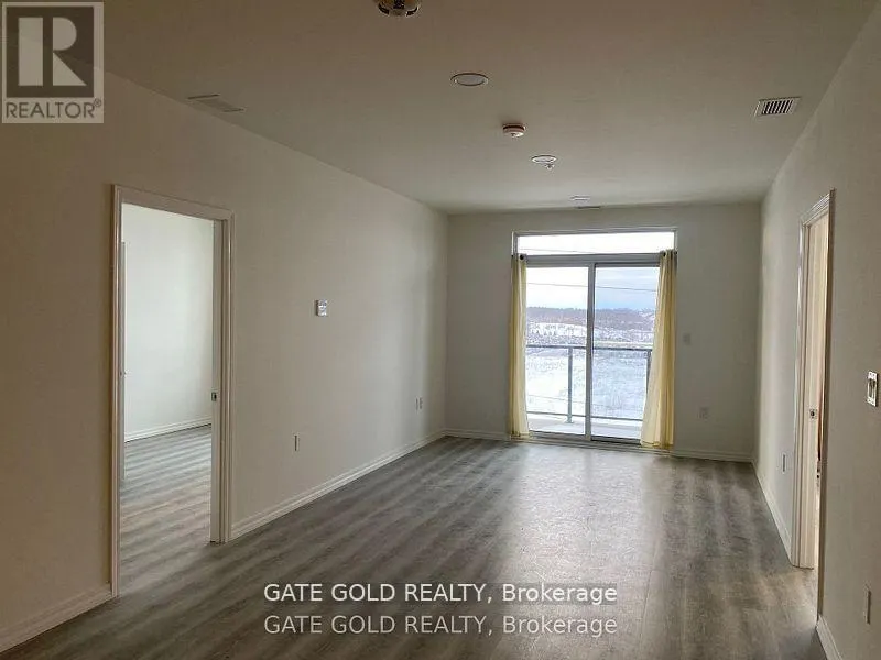 513  # 1098 PAISLEY ROAD W