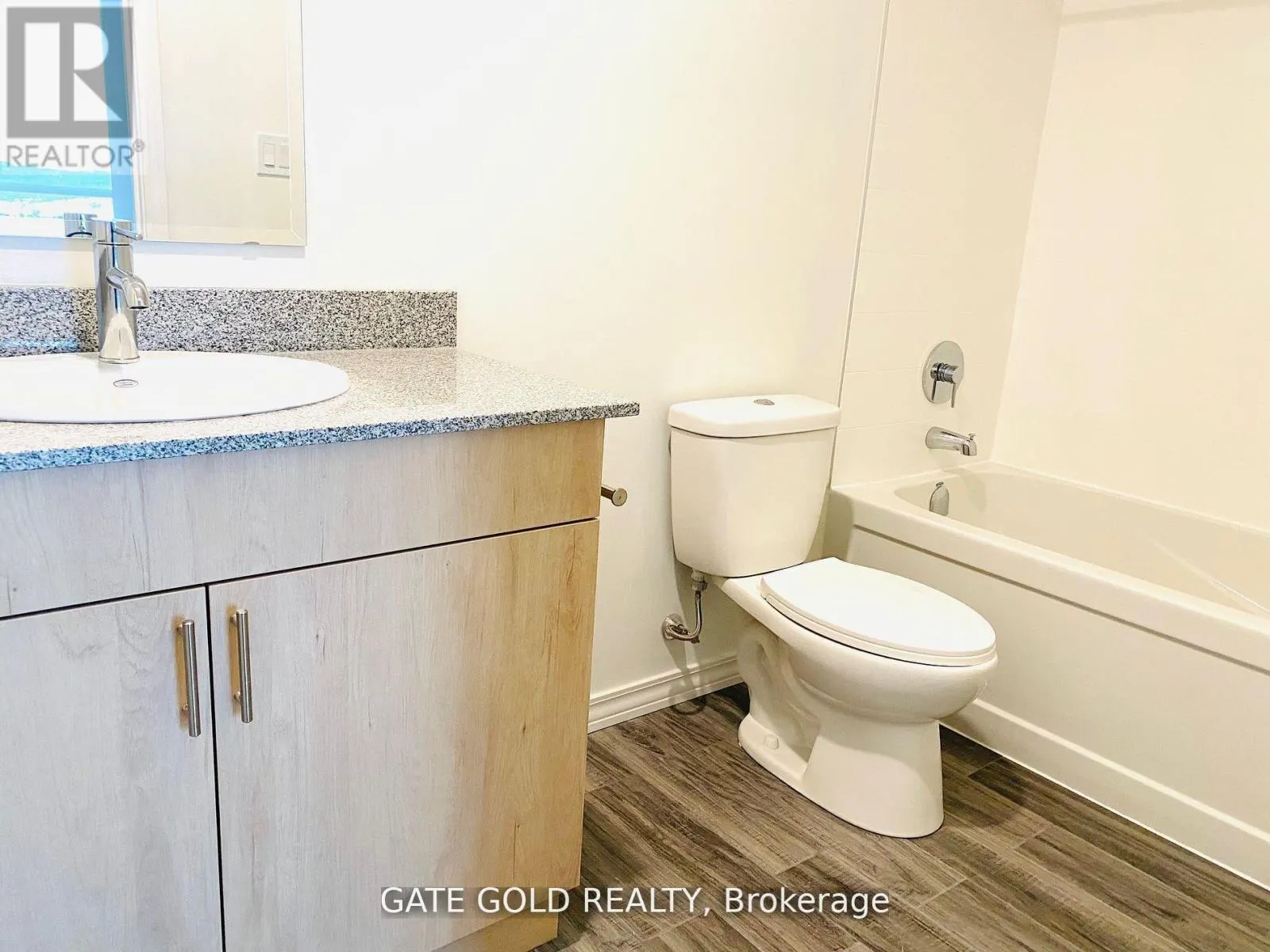 513  # 1098 PAISLEY ROAD W