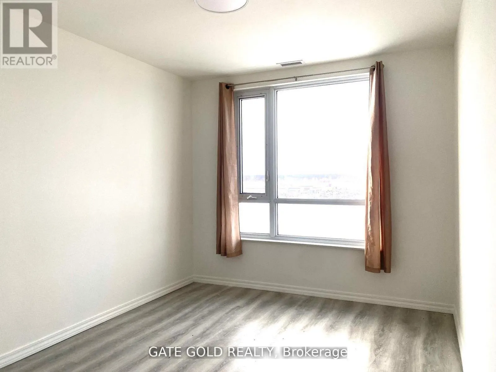 513  # 1098 PAISLEY ROAD W