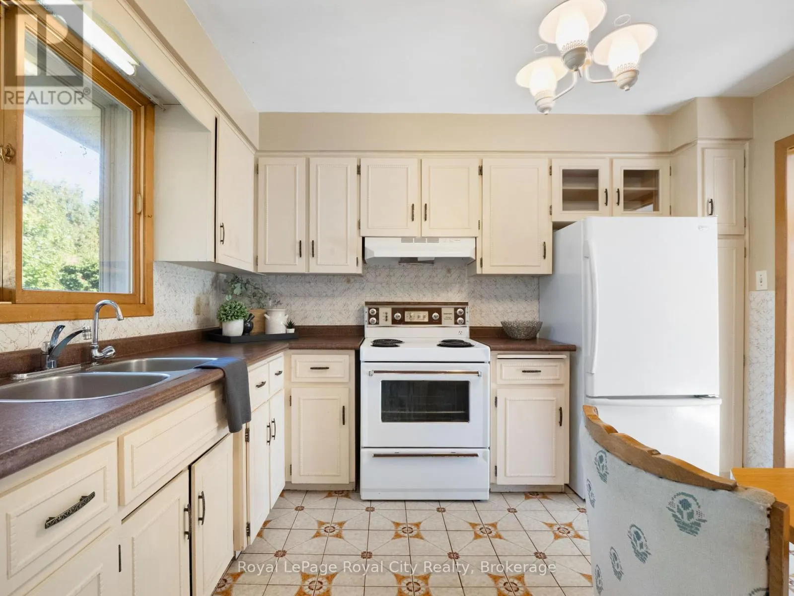 48 GLENBROOK DRIVE