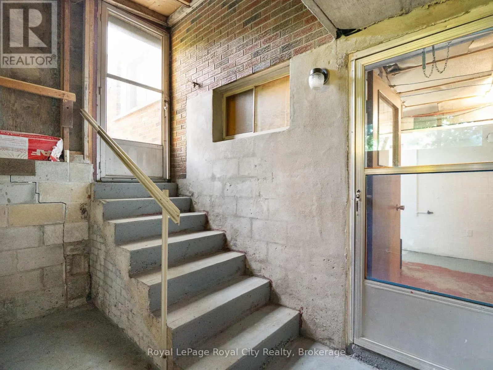 48 GLENBROOK DRIVE