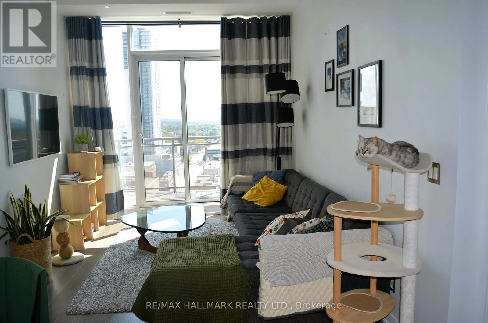1704 - 85 DUKE STREET W