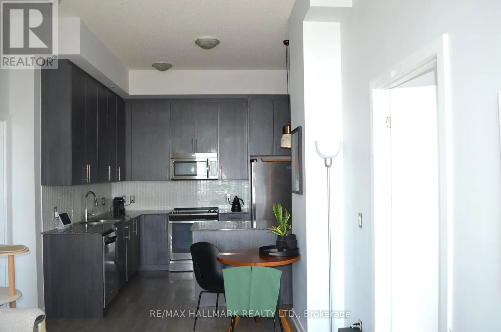 1704 - 85 DUKE STREET W