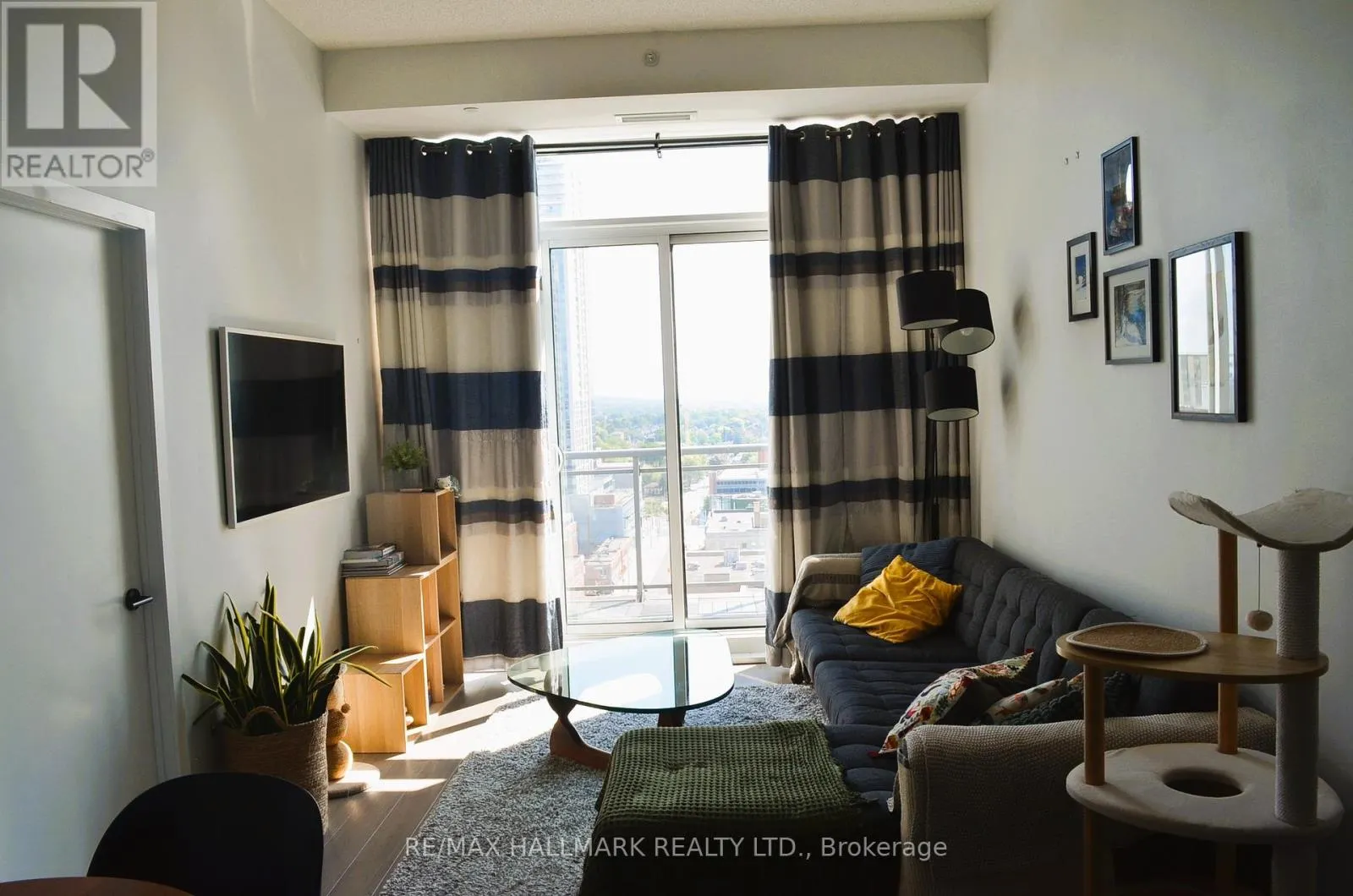 1704 - 85 DUKE STREET W