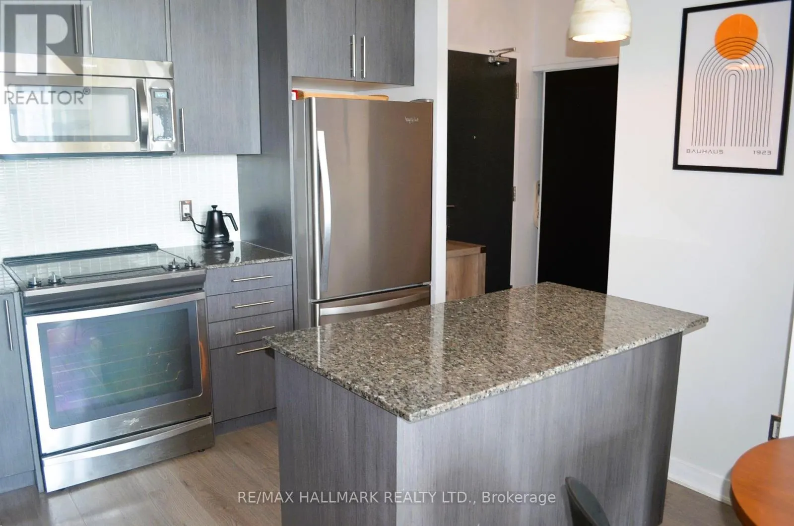 1704 - 85 DUKE STREET W