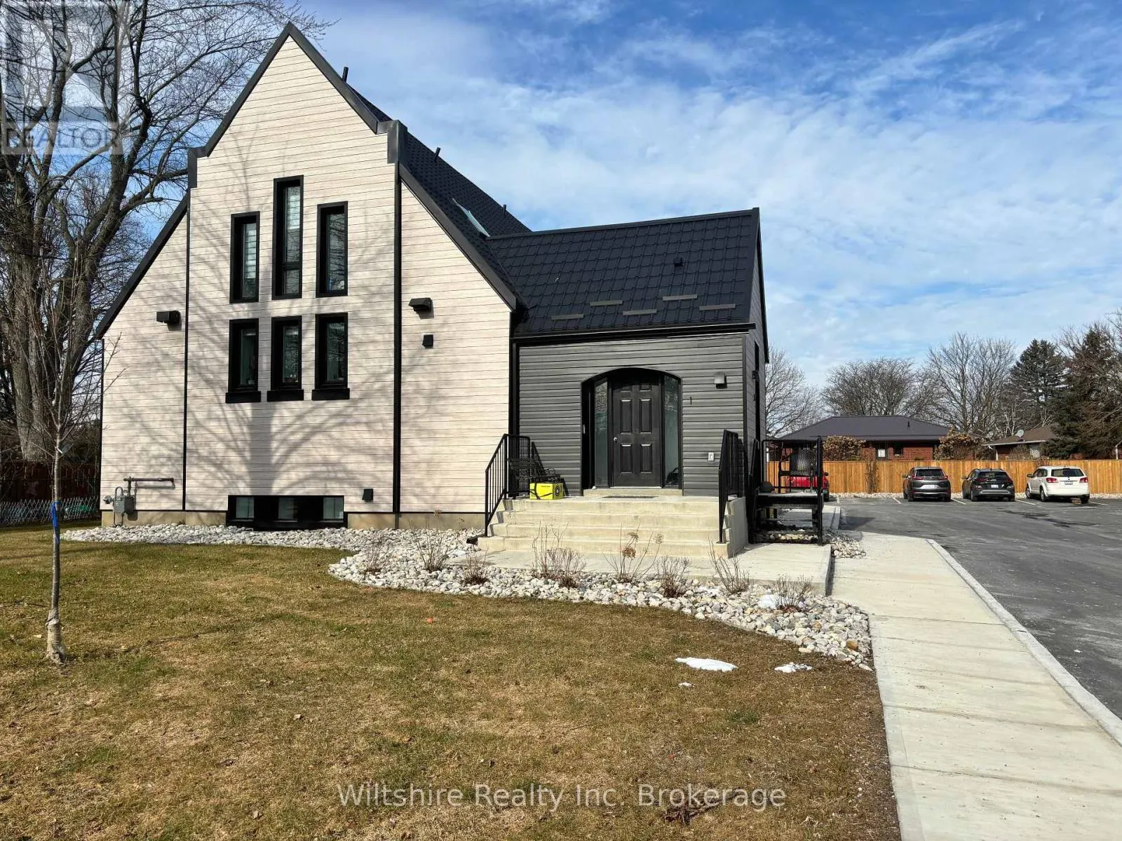 3 - 14 GLENDALE DRIVE, #3