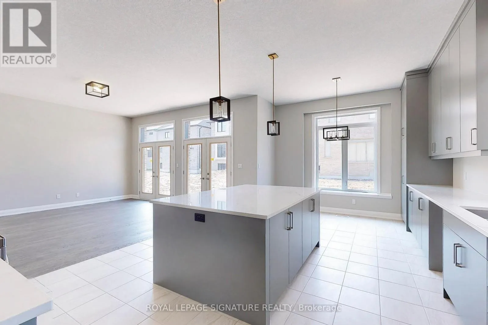 24 HOLLYBROOK TRAIL