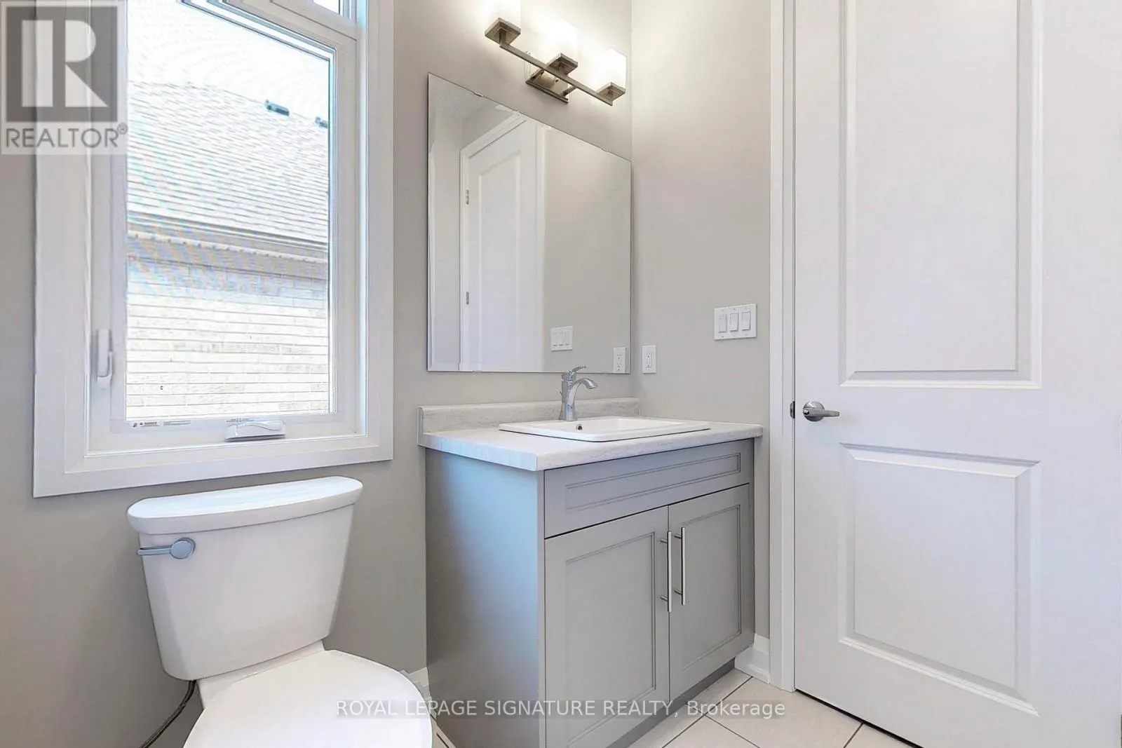 24 HOLLYBROOK TRAIL