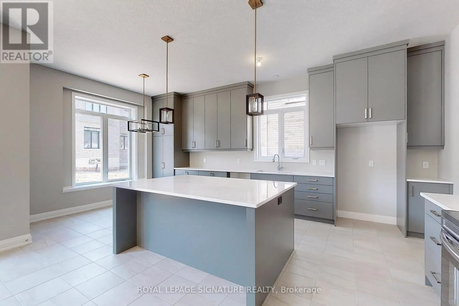 24 HOLLYBROOK TRAIL