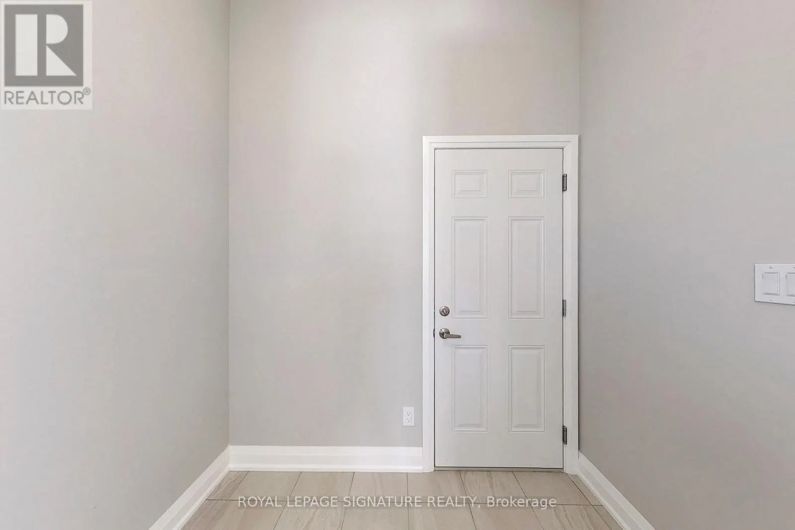 24 HOLLYBROOK TRAIL