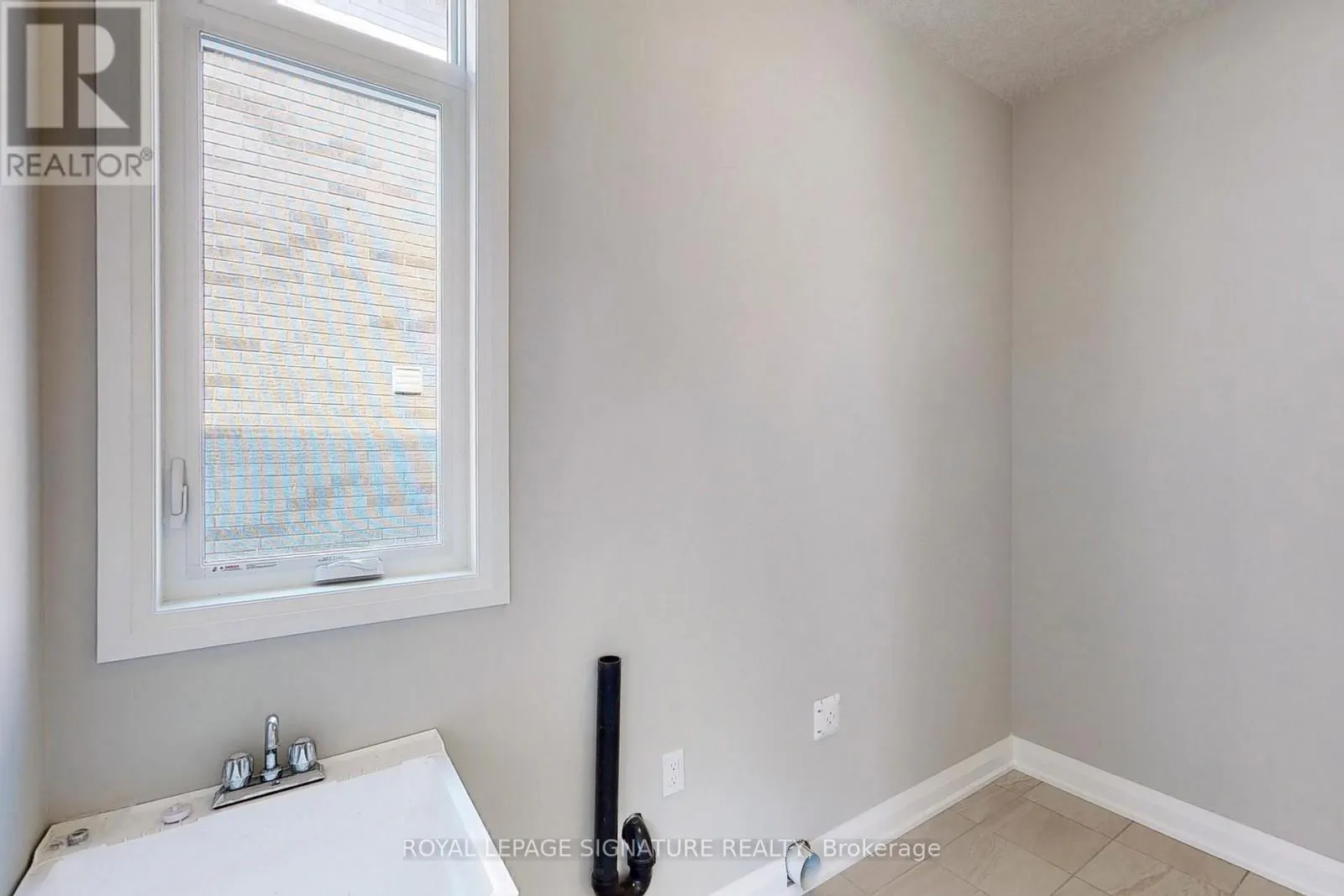 24 HOLLYBROOK TRAIL