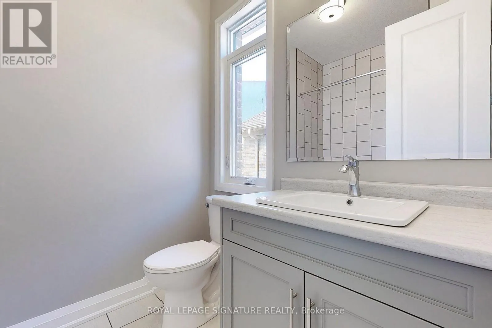 24 HOLLYBROOK TRAIL