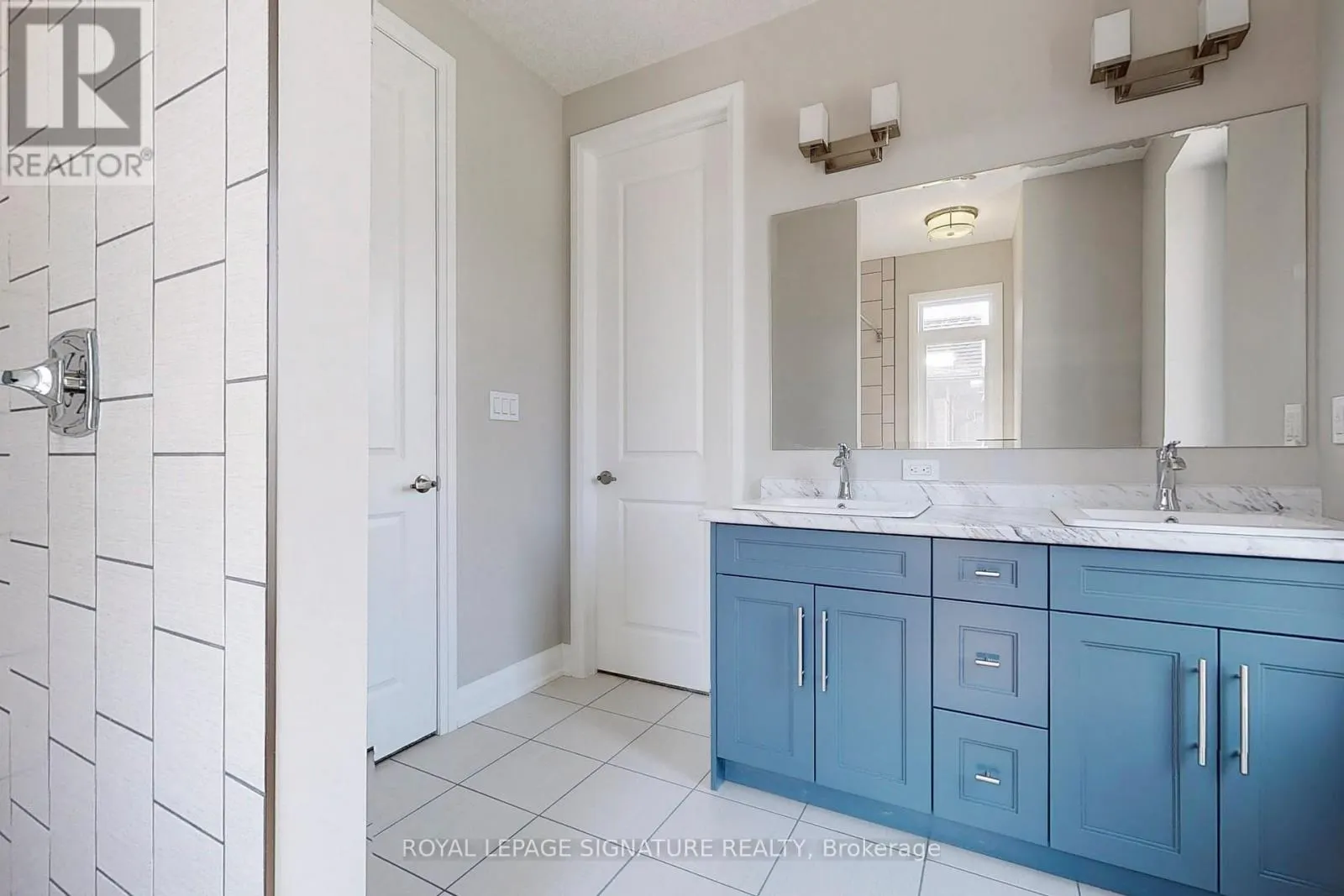 24 HOLLYBROOK TRAIL