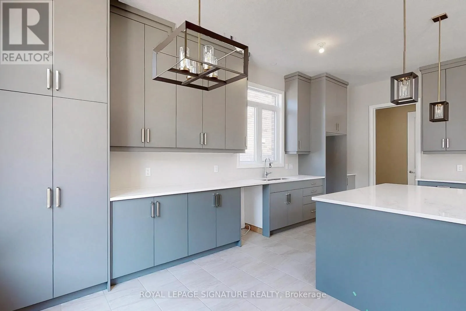 24 HOLLYBROOK TRAIL