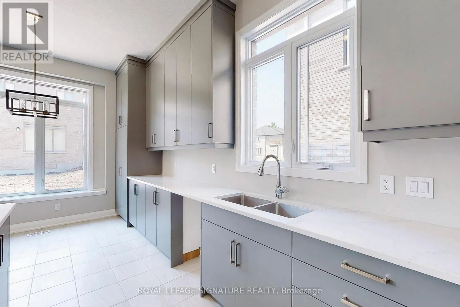 24 HOLLYBROOK TRAIL