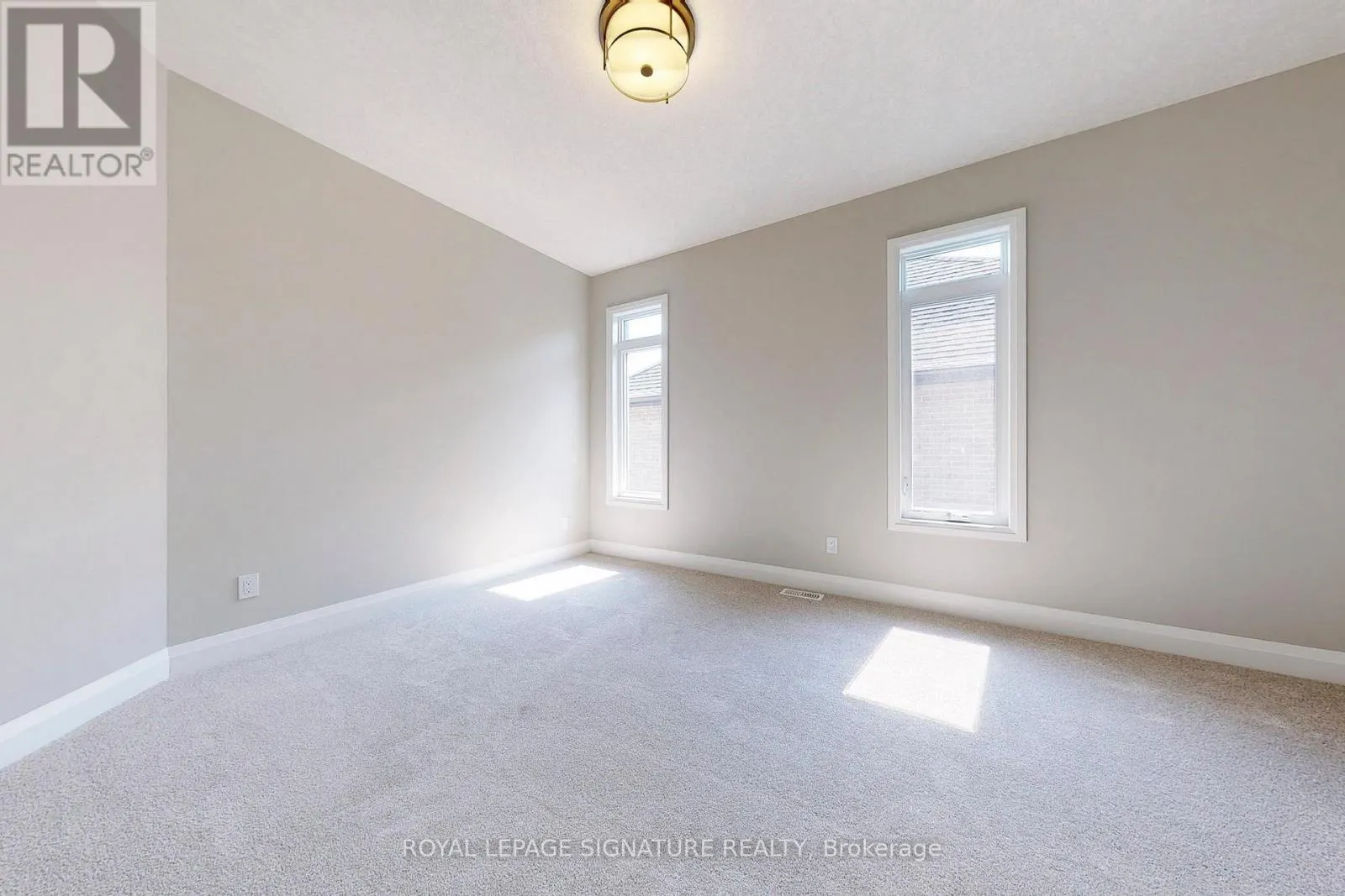 24 HOLLYBROOK TRAIL