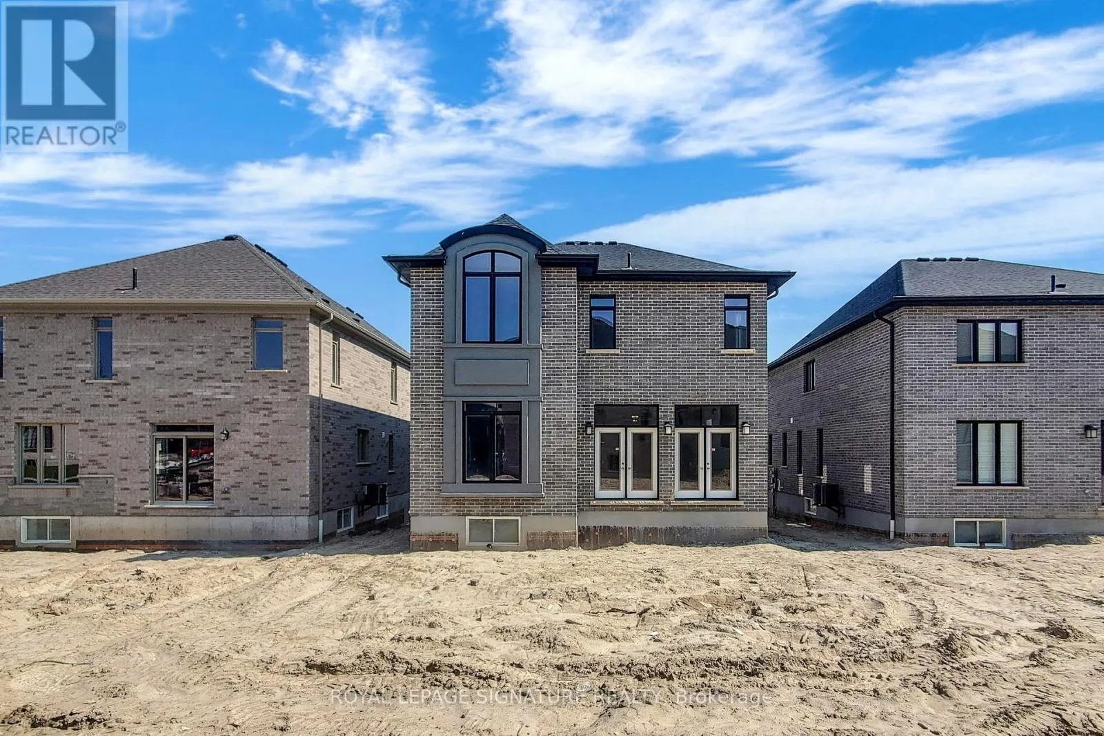 24 HOLLYBROOK TRAIL