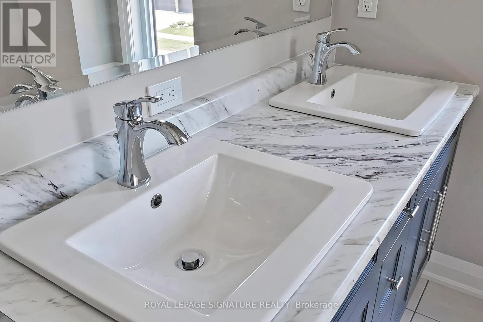24 HOLLYBROOK TRAIL