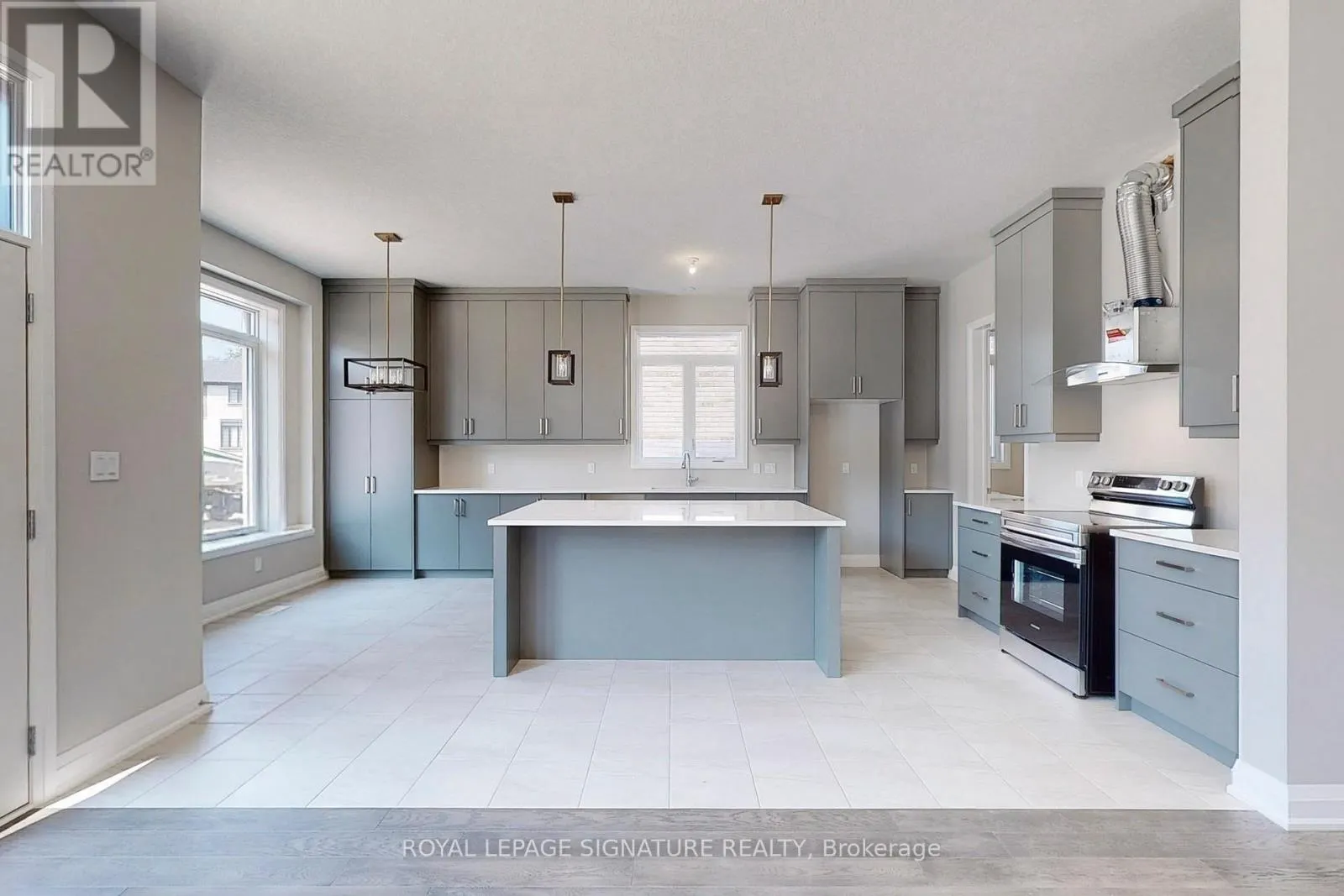 24 HOLLYBROOK TRAIL