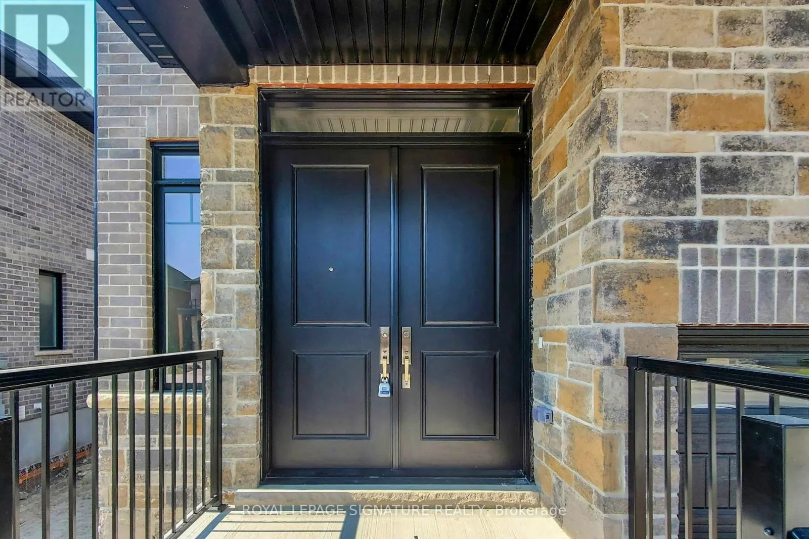 24 HOLLYBROOK TRAIL