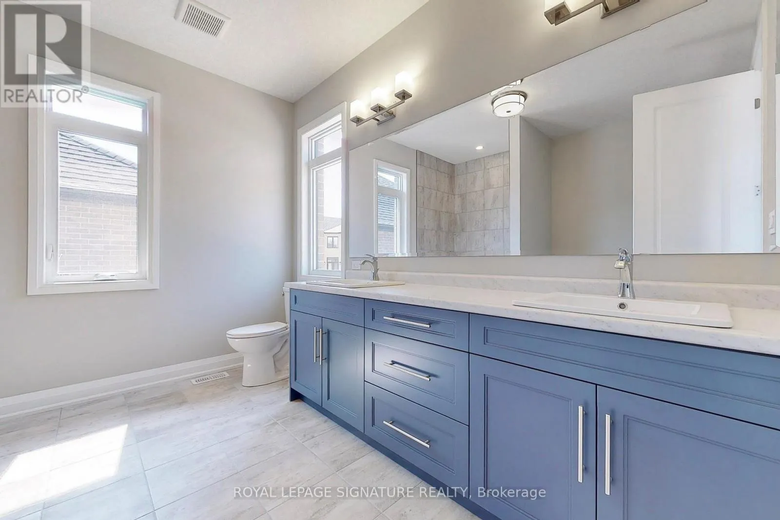 24 HOLLYBROOK TRAIL