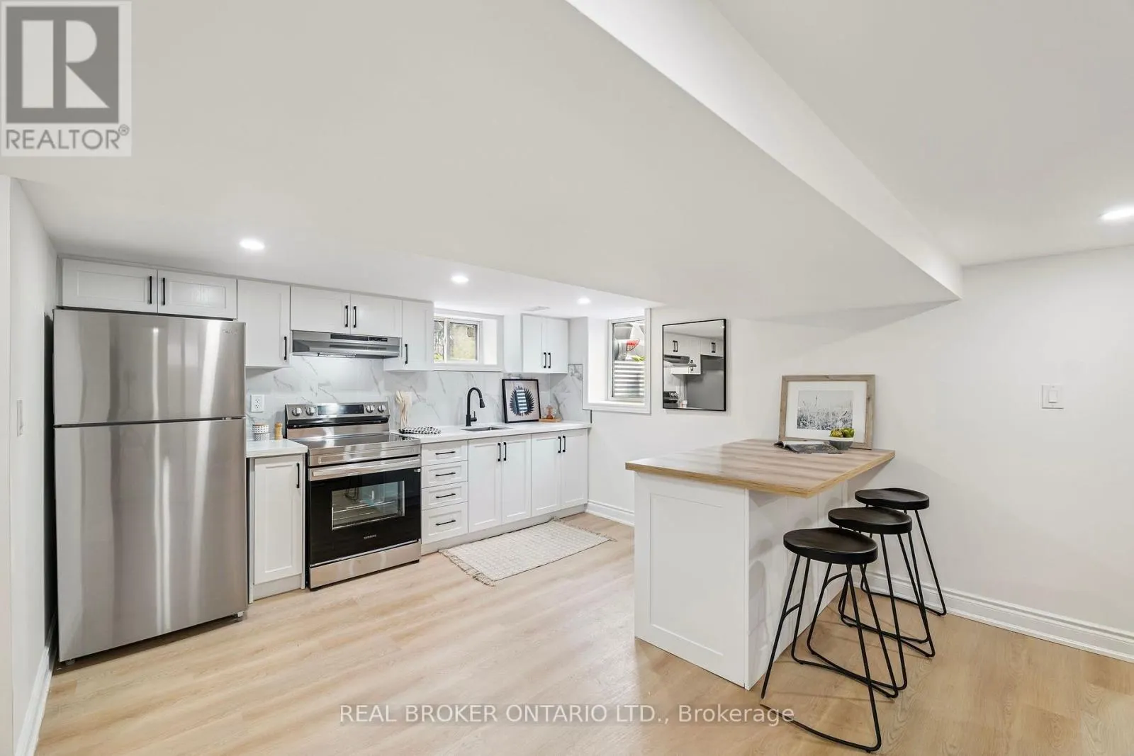 BASEMENT - 220 HOLMESDALE AVENUE S