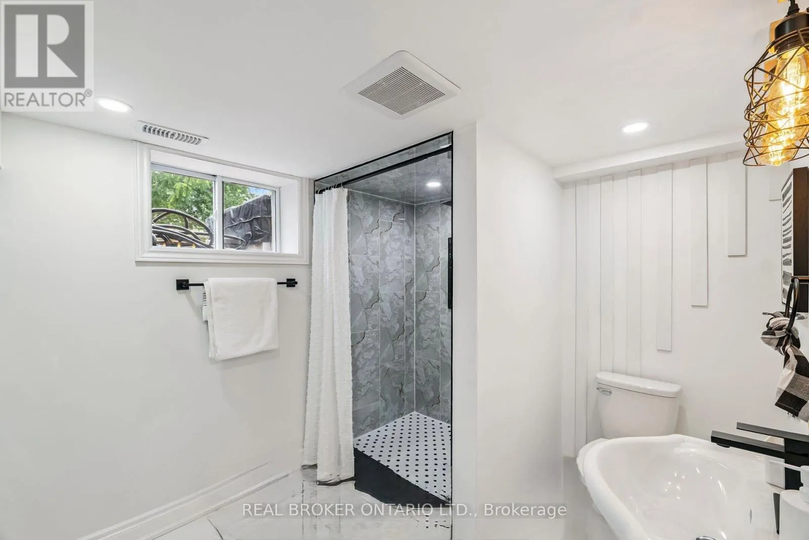 BASEMENT - 220 HOLMESDALE AVENUE S