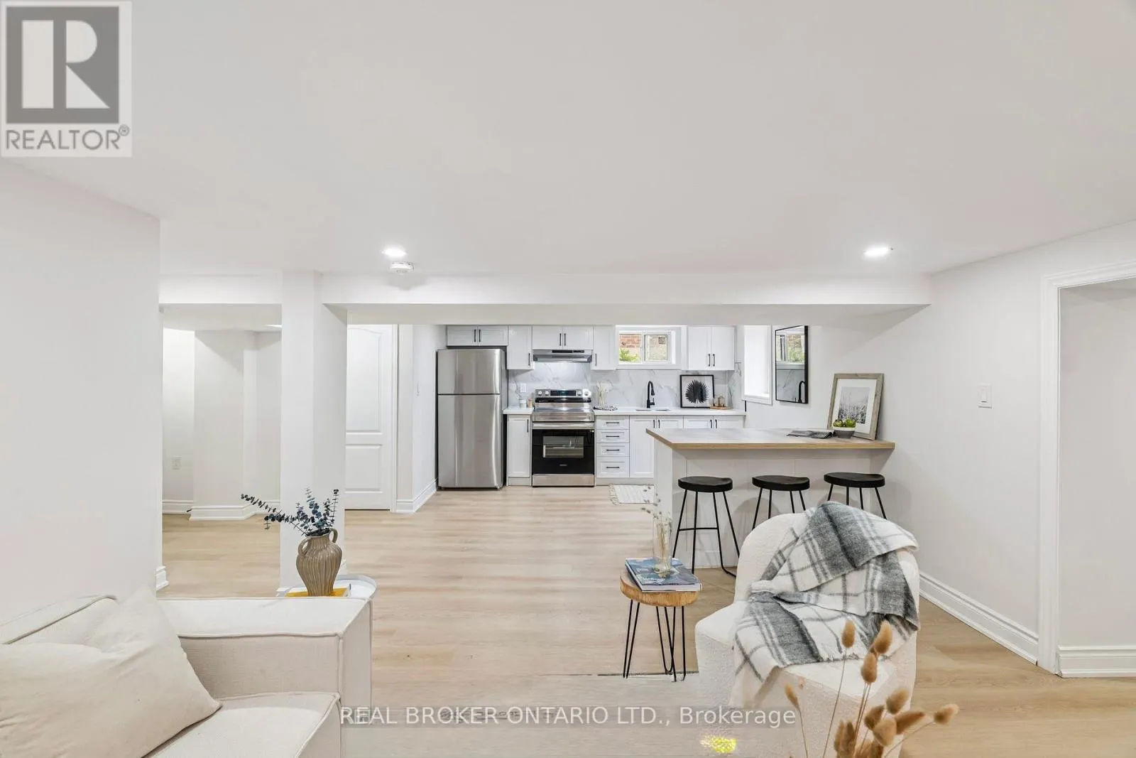 BASEMENT - 220 HOLMESDALE AVENUE S