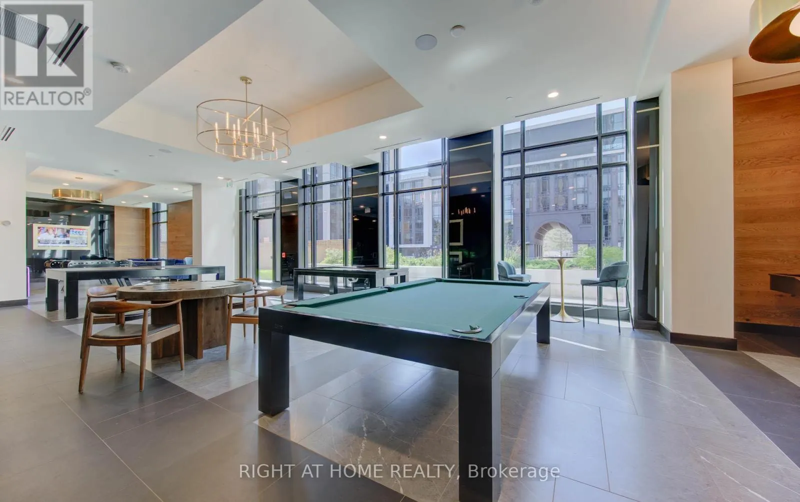 1030 - 145 COLUMBIA STREET W