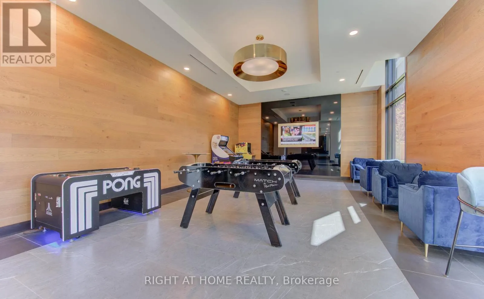 1030 - 145 COLUMBIA STREET W