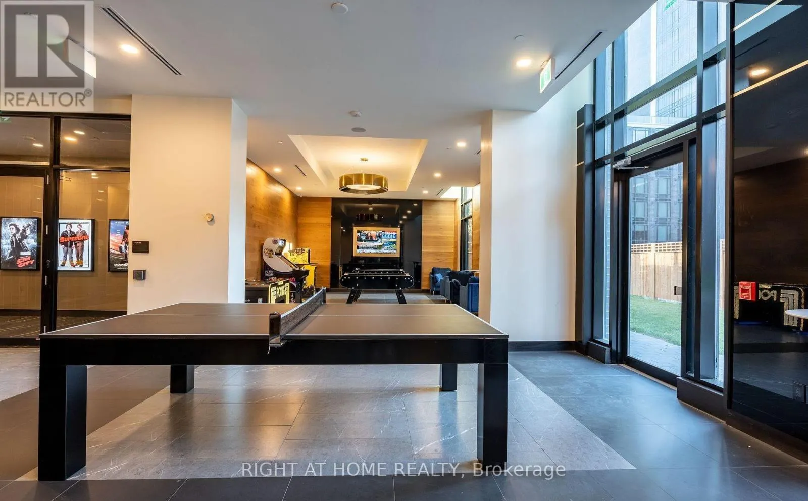 1030 - 145 COLUMBIA STREET W