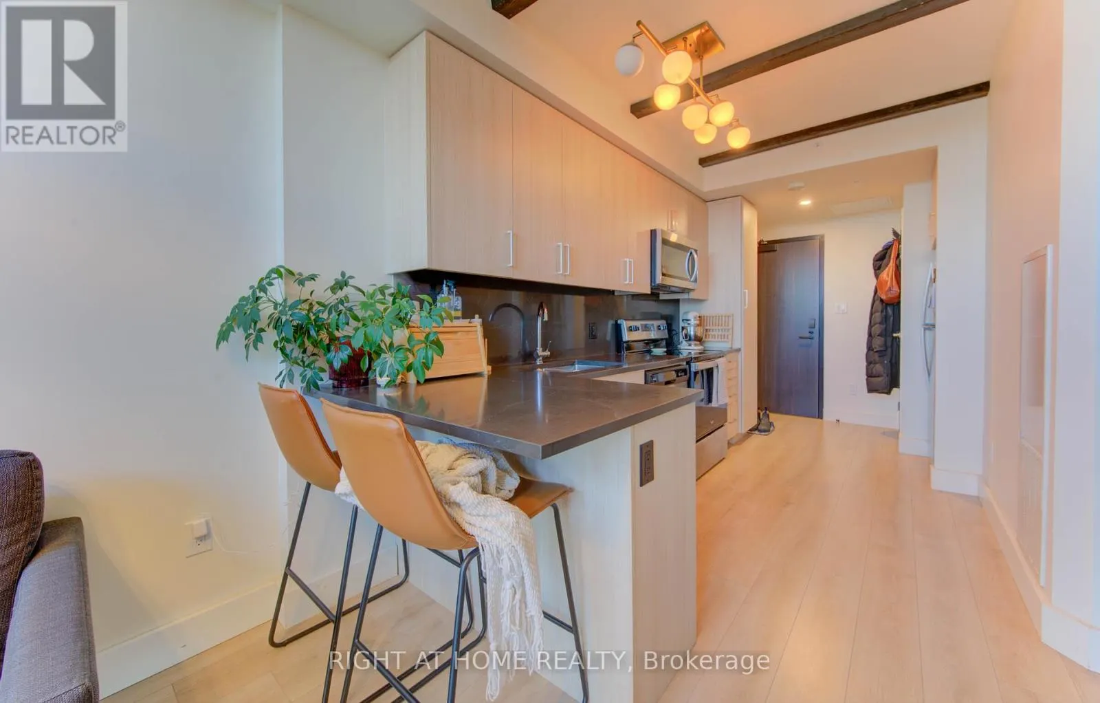 1030 - 145 COLUMBIA STREET W