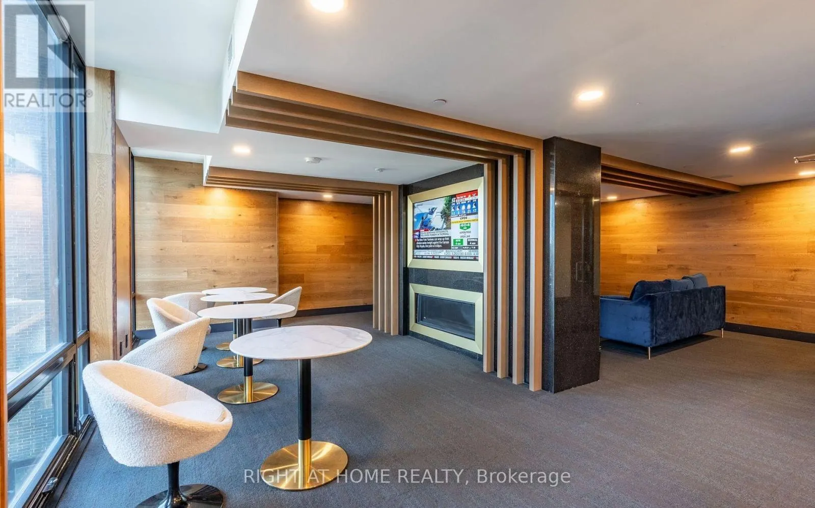 1030 - 145 COLUMBIA STREET W