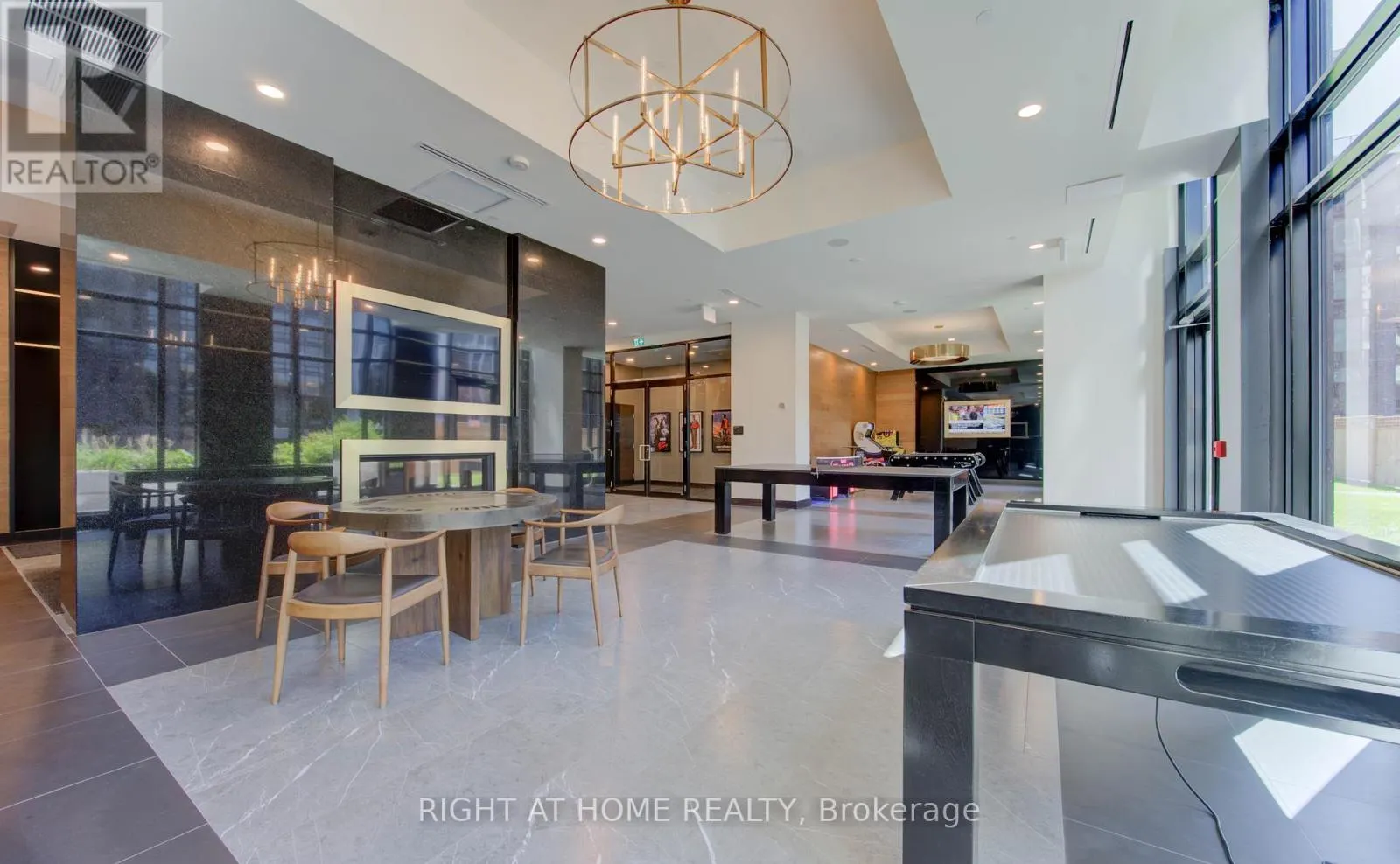 1030 - 145 COLUMBIA STREET W
