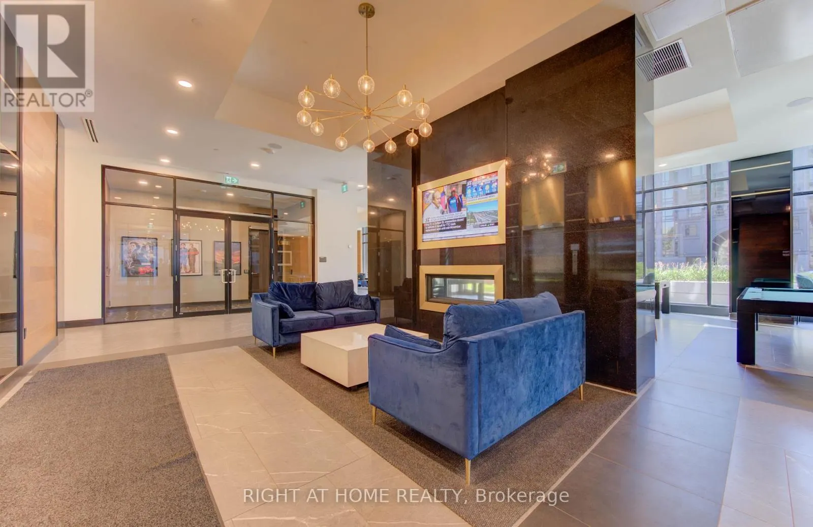 1030 - 145 COLUMBIA STREET W